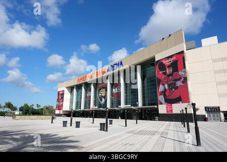 Eine allgemeine Ansicht des Florida Panthers-Logos auf der Fassade der Amerant Bank Arena, Samstag, 3. Mai 2025, in Sunrise, Fla. Stockfoto