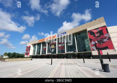 Eine allgemeine Ansicht des Florida Panthers-Logos auf der Fassade der Amerant Bank Arena, Samstag, 3. Mai 2025, in Sunrise, Fla. Stockfoto