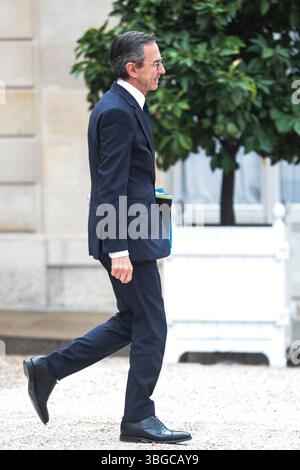 Paris, Frankreich. Juni 2025. Innenminister Bruno Retailleau am Ende der Kabinettssitzung in Paris, 4. Juni 2025. Fotos von Jeremy Paoloni/ABACAPRESS.COM Credit: Abaca Press/Alamy Live News Stockfoto