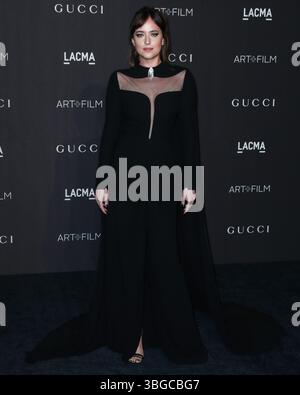 Dakota Johnson und Chris Martin trennen sich wieder. LOS ANGELES, KALIFORNIEN, USA – 3. NOVEMBER: Die US-amerikanische Schauspielerin und Produzentin Dakota Johnson kommt 2018 zur LACMA Art + Film Gala, die am 3. November 2018 im Los Angeles County Museum of Art stattfindet. (Foto: Xavier Collin/Image Press Agency) Stockfoto