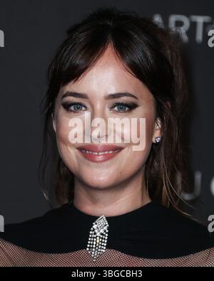 Dakota Johnson und Chris Martin trennen sich wieder. LOS ANGELES, KALIFORNIEN, USA – 3. NOVEMBER: Die US-amerikanische Schauspielerin und Produzentin Dakota Johnson kommt 2018 zur LACMA Art + Film Gala, die am 3. November 2018 im Los Angeles County Museum of Art stattfindet. (Foto: Xavier Collin/Image Press Agency) Stockfoto