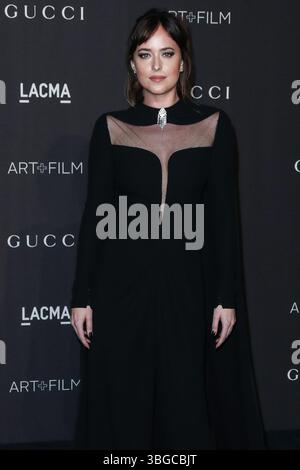 Dakota Johnson und Chris Martin trennen sich wieder. LOS ANGELES, KALIFORNIEN, USA – 3. NOVEMBER: Die US-amerikanische Schauspielerin und Produzentin Dakota Johnson kommt 2018 zur LACMA Art + Film Gala, die am 3. November 2018 im Los Angeles County Museum of Art stattfindet. (Foto: Xavier Collin/Image Press Agency) Stockfoto