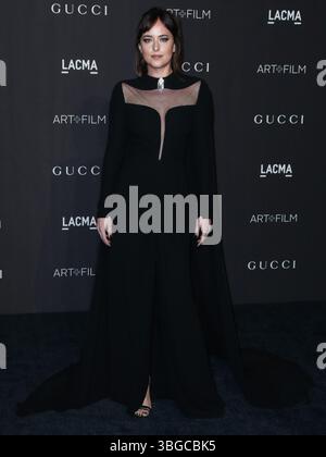 Dakota Johnson und Chris Martin trennen sich wieder. LOS ANGELES, KALIFORNIEN, USA – 3. NOVEMBER: Die US-amerikanische Schauspielerin und Produzentin Dakota Johnson kommt 2018 zur LACMA Art + Film Gala, die am 3. November 2018 im Los Angeles County Museum of Art stattfindet. (Foto: Xavier Collin/Image Press Agency) Stockfoto