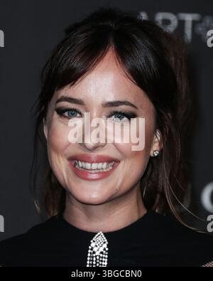 Dakota Johnson und Chris Martin trennen sich wieder. LOS ANGELES, KALIFORNIEN, USA – 3. NOVEMBER: Die US-amerikanische Schauspielerin und Produzentin Dakota Johnson kommt 2018 zur LACMA Art + Film Gala, die am 3. November 2018 im Los Angeles County Museum of Art stattfindet. (Foto: Xavier Collin/Image Press Agency) Stockfoto