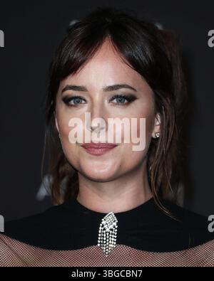 Dakota Johnson und Chris Martin trennen sich wieder. LOS ANGELES, KALIFORNIEN, USA – 3. NOVEMBER: Die US-amerikanische Schauspielerin und Produzentin Dakota Johnson kommt 2018 zur LACMA Art + Film Gala, die am 3. November 2018 im Los Angeles County Museum of Art stattfindet. (Foto: Xavier Collin/Image Press Agency) Stockfoto