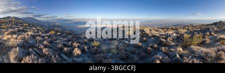 Panorama vom Rosa Point im Anza Borrego State Park in Südkalifornien mit Blick auf die Wüste und das Salton Sea bei Sonnenuntergang Stockfoto