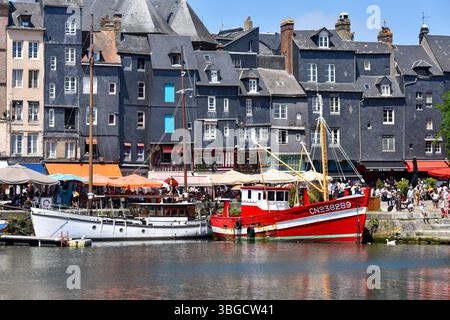 Der alte Hafen von Honfleur, ein berühmter Hafen der normannischen Stadt Honfleur. Stockfoto