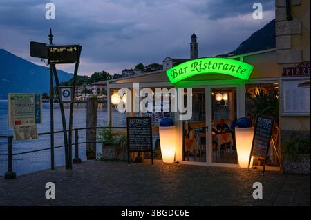 Abendessen im Limone.Gardasee. Stockfoto