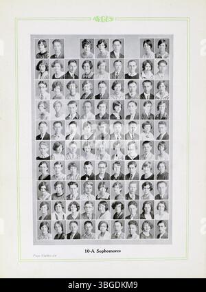 Das Jahrbuch der South High School 1929, The Argus, erinnert an die lange Geschichte der Schule in Columbus, Ohio. Dieses Jahrbuch gibt Einblicke in die Schüler, Lehrkräfte und Veranstaltungen des Schuljahres 1929 in der Ann Street, dem vierten Gebäude, das die Schule seit ihrer Gründung besetzt hat. Im Jahrbuch werden auch die Fakultät und die bedeutenden Leistungen der Schule hervorgehoben. Stockfoto