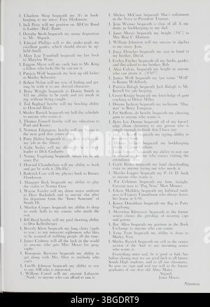 Das Jahrbuch der South High School 1951, „The Lens“, zeigt Bilder und Erinnerungen von der South High School in Columbus, Ohio, und dokumentiert sein Wachstum von 1895 bis in die 1950er Jahre Die Schule, die ursprünglich in der Ohio Avenue Elementary stattfand, zog an verschiedene Orte, darunter die Deshler Avenue und die Ann Street. Das heutige Gebäude wurde 1924 eröffnet und nach umfangreichen Renovierungsarbeiten 2006 wurde die South High 2007 wieder eröffnet. Stockfoto