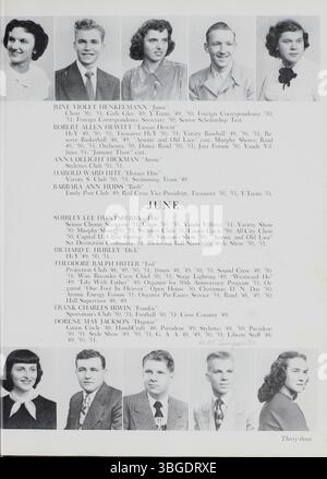 Das Jahrbuch der South High School 1951 mit dem Titel „The Lens“ bietet einen detaillierten Einblick in die Geschichte der Schule mit Schwerpunkt auf ihrer Entwicklung im Laufe der Jahre. Das Gebäude befindet sich an der 1160 Ann Street, Columbus, Ohio, und zeigt die vier verschiedenen Gebäude, die die Schule besetzt hat, und beschreibt Verlegungen, Schließungen und Wiedereröffnungen, einschließlich der Eröffnung des heutigen Gebäudes im Jahr 1924. Das Jahrbuch behandelt auch wichtige Momente in der Geschichte der South High. Stockfoto