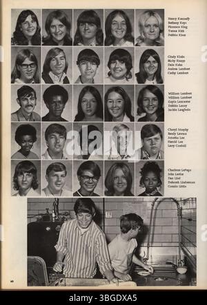 Das Jahrbuch „Diabolis“ 1972 der Marion Franklin High School erfasst das Schülerleben und die akademischen Meilensteine des Schuljahres 1971-1972. Marion Franklin wurde 1953 in Columbus, Ohio, als öffentliche Schule für die Klassen 7 bis 12 eröffnet. Im Jahrbuch werden die Errungenschaften, Ereignisse und Erinnerungen der Schule aus dieser Zeit hervorgehoben. Stockfoto
