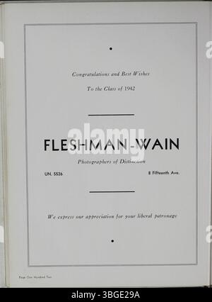 Das Jahrbuch 1942 der North High School mit dem Titel „The Memory Book“ dokumentiert den Übergang vom ursprünglichen Gebäude im romanischen Revival, das Frank Packard 1893 entwarf, zum 1924 eröffneten Gebäude. Die Schule schloss 1979, wurde aber 2012 als Columbus International High School wieder eröffnet. Stockfoto
