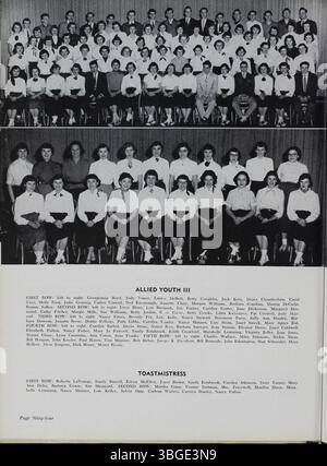 Das Memory Book 1953 dokumentiert die Geschichte der North High School und beleuchtet Charles D. Everetts Intendant seit 1893 über 35 Jahren. Das ursprüngliche Gebäude an der 100 West 4th Avenue wurde 1892–93 von Frank L. Packard im romanischen Stil erbaut. Eine neue North High School wurde 1924 in der 100 East Arcadia Avenue im Süden von Clintonville eröffnet. Sie gehörte den Columbus Public Schools, später den Columbus City Schools. Die Schule schloss 1979 aufgrund der abnehmenden Einschreibung und wurde 2012 als Columbus International High School für die Klassen 7 bis 12 wieder eröffnet. Im Jahr 1921 wurde das Columbus Board o Stockfoto