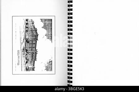 Das 1982 50. Reunion Booklet für die Klasse 1932 der North High School enthält Fotos und Briefe von Klassenkameraden. Die North High School wurde ursprünglich 1893 in der 100 West 4th Avenue gebaut. Die Schule wurde von Frank L. Packard im romanischen Stil entworfen. Das ursprüngliche Gebäude wurde 1924 durch ein neueres Gebäude an der 100 East Arcadia Avenue ersetzt, und die Schule wurde später 2012 als Columbus International High School wieder eröffnet, nachdem sie 1979 geschlossen wurde. Stockfoto
