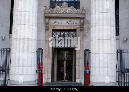 Bush House, heute Teil des Strand Campus des Kings College London und früher Sitz des BBC World Service, ist ein denkmalgeschütztes Gebäude am südlichen Ende von Kingsway in Aldwych am 2. Juni 2025 in London. Stockfoto