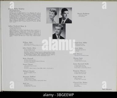 Diese Seite aus dem Jahrbuch „Memory Book“ von 1957 enthält Details über die Gründung der Schule, wobei Charles D. Everett ab 1893 als Direktor fungierte. Das ursprüngliche Schulgebäude, entworfen von Frank L. Packard, war ein Gebäude im romanischen Stil an der 100 West 4th Avenue. Nachdem die Schule 1924 durch ein neues Gebäude ersetzt wurde, zog sie in die 100 East Arcadia Avenue um und wurde 2012 zur Columbus International High School. Stockfoto