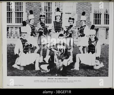 Diese Seite des „Memory Book“ der North High School aus dem Jahr 1957 enthält historische Details der Schule. Charles D. Everett war ab 1893 Direktor der North High School und leitete den Bau des ursprünglichen Gebäudes und die Eröffnung eines neuen Campus 1924. 1979 wurde die Schule wegen abnehmender Einschreibung geschlossen, 2012 wurde sie jedoch in die Columbus International High School umgewandelt. Stockfoto