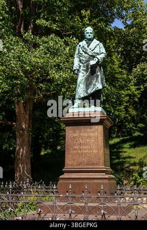 Carl-Friedrich-Gauß-Denkmal im Gaussbergpark, Braunschweig, Niedersachsen. Carl-Friedrich-Gauß-Denkmal am Gaussbergpark, Braunschweig, Ni Stockfoto