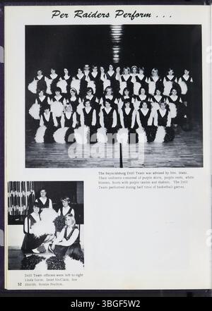 Das Reynolian Jahrbuch 1966 der Reynoldsburg High School fängt bedeutende historische Momente ein, einschließlich der Entwicklung der Bildung in Truro Township. Die erste Schule war 1819 eine Blockhütte. 1858 errichtete das Township ein zweistöckiges Backsteingebäude an der Jackson Street und am Broadwyn Drive. Die 1868 gegründete Reynoldsburg Union Academy schloss ihre erste Klasse 1871 ab. Die Akademie wurde 1925 umgestaltet und um einen dritten Stock erweitert. Das erste Reynolian Jahrbuch erschien 1943. Stockfoto