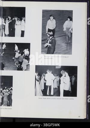 Das Jahrbuch der Reynoldsburg High School 1966 mit dem Titel Reynolian erinnert an die Anfänge der Ausbildung in Truro Township, die 1819 mit einer Blockhüttenschule begann. Eine zweistöckige Backsteinschule wurde 1858 in der Jackson Street und am Broadwyn Drive gebaut. Die 1868 gegründete Reynoldsburg Union Academy schloss ihre erste Klasse 1871 ab. Das Gebäude wurde 1925 umgebaut und ein drittes Stockwerk hinzugefügt. Das erste reynolische Jahrbuch erschien 1943. Stockfoto