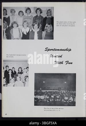 Das Reynolian Jahrbuch 1966 für die Reynoldsburg High School gibt Einblicke in die Bildungsgeschichte der Truro Township, beginnend 1819 mit einer Blockhüttenschule. Ein zweistöckiges Backsteingebäude wurde 1858 in der Jackson Street und am Broadwyn Drive fertiggestellt. Die 1868 gegründete Reynoldsburg Union Academy schloss ihre erste Klasse 1871 ab. Das Gebäude wurde 1925 umgebaut und ein drittes Stockwerk hinzugefügt. Das erste reynolische Jahrbuch erschien 1943. Stockfoto