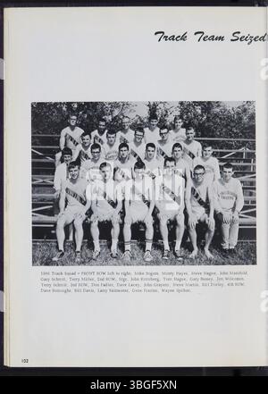 Das Jahrbuch der Reynoldsburg High School von 1966, Reynolian, beleuchtet die Geschichte des Schulbezirks. Die erste Schule in Truro Township war eine Blockhütte aus dem Jahr 1819. Eine zweistöckige Backsteinschule wurde 1858 in der Jackson Street und am Broadwyn Drive gebaut. Die Reynoldsburg Union Academy wurde 1868 eröffnet und schloss 1871 ihre erste Klasse ab. Das 1925 umgestaltete Gebäude ist heute die Hannah J. Ashton Middle School. Reynoldsburg verfügt derzeit über zwei Highschool-Campusse. Stockfoto