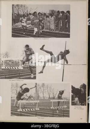 Die 1971 erschienene Ausgabe des Diabolis Jahrbuchs der Marion Franklin High School beschreibt die Gründung und den Einsatz der Schule. Die 1953 eröffnete Schule dient der Südseite von Columbus, Ohio und schloss ursprünglich die Klassen 7 bis 12 ein. Marion Franklin liegt an der 1265 Koebel Road und war Teil des Marion Township School District. Stockfoto