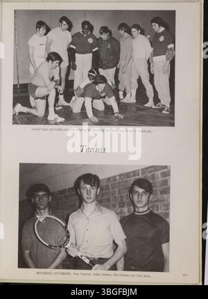 Das Diabolis Jahrbuch 1971 der Marion Franklin High School beleuchtet die Geschichte der Schule und ihre Eröffnung am 4. September 1953. Die Schule befindet sich an der 1265 Koebel Road, Columbus, Ohio, und diente den Klassen 7-12 und war Teil des Marion Township School District. Die Einweihungszeremonie fand am 20. November 1953 statt. Stockfoto