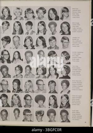 Das Diabolis Jahrbuch 1971 der Marion Franklin High School erzählt von der Gründung der Schule im Jahr 1953 in der 1265 Koebel Road in Columbus, Ohio. Die Schule, die ursprünglich den Klassen 7 bis 12 diente, wurde am 20. November 1953 eingeweiht und war Teil des Marion Township School District. Stockfoto