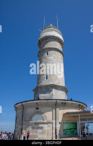 El faro de Cabo Mayor en Santander es uno de los puntos más emblemáticos de la costa cántabra. España Stockfoto