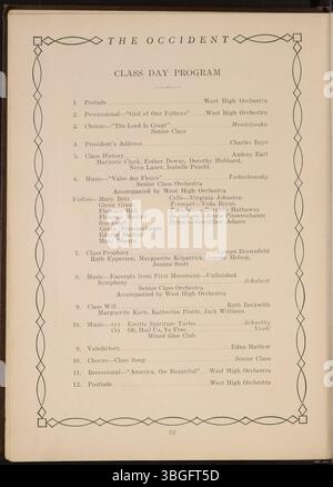 Das Jahrbuch der West High School 1930 mit dem Titel „The Occident“ zeigt die Entwicklung der Schule seit ihrer Gründung im Jahr 1908. Das neue Gebäude der West High, entworfen von Howard Dwight Smith, wurde 1929 eröffnet. Das Jahrbuch enthält Porträts des Direktors Otto H. Magly und des stellvertretenden Direktors Augusta Connolley. Das ursprüngliche Gebäude wurde zur Starling Junior High School, die 2012 geschlossen wurde. Die West High ist seit 2018 in Betrieb. Stockfoto
