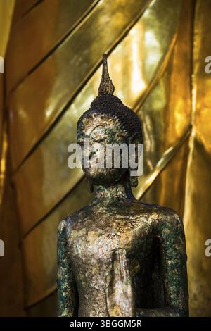 Goldene Buddha-Statue, Wat Pho (Tempel des liegenden Buddha), Bangkok, Thailand, Asien Stockfoto