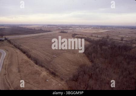 Eine Luftaufnahme vom Februar 1981 über landwirtschaftliche Felder in der Nähe der Georgesville Road, die das Gebiet um die I-270 und Georgesville Road zeigt. Das Foto enthält eine vorgeschlagene Umzonung für Wohn- und Geschäftsentwicklung. Stockfoto
