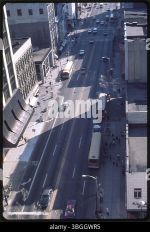 Ein Blick aus der Vogelperspektive über der Long Street mit Blick nach Süden auf die North High Street mit bemerkenswerten Gebäuden wie dem White Haines Building und dem Madisons Department Store. Stockfoto
