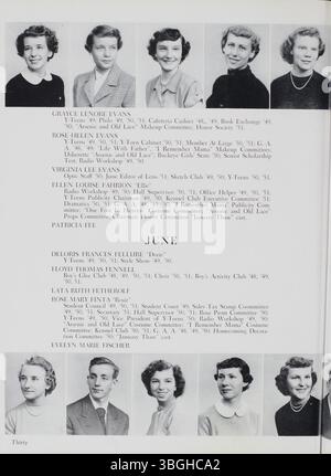 Das Jahrbuch „The Lens“ 1951 beleuchtet die South High School in Columbus, Ohio, und beschreibt die Geschichte und das Leben der Schüler. Die South High ist seit ihrer Gründung im späten 19. Jahrhundert in kontinuierlichem Betrieb, mit Gebäuden an verschiedenen Orten wie der Deshler Avenue und der Ann Street. Das heutige Gebäude wurde 1924 eröffnet und 2009 renoviert. Stockfoto