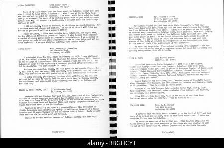 Das Sammelheft der North High School aus dem Jahr 1932-1982 zeigt Fotos und Briefe aus der Klasse 1932. Das Heft dient als Gedenkstück, das fünfzig Jahre seit ihrem Abschluss feiert. Die North High School, die ursprünglich 1893 gegründet wurde, verfügt über ein reiches Erbe an akademischer Exzellenz und Beteiligung an der Gemeinde. Das Heft reflektiert die Auswirkungen der Schule auf die Schüler und die Umgebung. Stockfoto