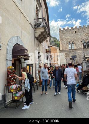 Handelsstraße in Taormina, Sizilien Stockfoto