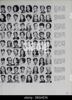 Das Jahrbuch 1970 der North High School in Columbus, Ohio, trägt den Titel Memory Book. Die Schule wurde 1893 erbaut und nach dem ersten Direktor Charles D. Everett benannt. Das ursprüngliche Gebäude, entworfen von Frank L. Packard, war ein Gebäude im romanischen Stil. Es wurde 1924 durch ein neues Gebäude ersetzt und 1979 geschlossen, später 2012 als Columbus International High School wieder eröffnet. Stockfoto