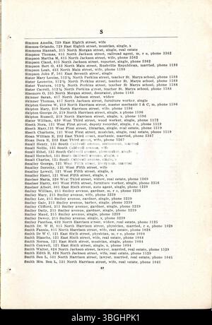 Das Stadtverzeichnis von Rushville 1911 enthält Geschäftsbücher und Kirchenbücher, Anzeigen und eine kurze Geschichte der öffentlichen Schule und der Kirchen in Rushville. Stockfoto