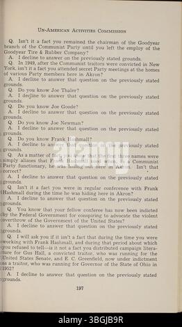 Bericht aus dem Jahr 1954 der Ohio UN-American Activities Commission, der Zeugenaussagen von Personen vorlegt, die der kommunistischen Aktivitäten in den Jahren 1953 und 1954 verdächtigt wurden. Stockfoto