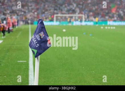 Symbol Eckflagge im Halbfinalspiel der UEFA Nations League 2025 DEUTSCHLAND - PORTUGAL 1-2 in der Saison 2024/2025 am 4. Juni 2025 in München. Fotograf: Peter Schatz Stockfoto