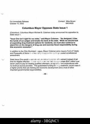 Diese Pressemitteilungen von 2002 spiegeln wichtige Momente während der Amtszeit von Bürgermeister Michael Coleman wider und betonen seine Wirkung als erster afroamerikanischer Bürgermeister von Columbus und seine Bemühungen, die Stadt durch verschiedene Begriffe und politische Herausforderungen zu führen. Stockfoto