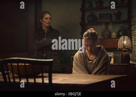 Echo Valley Julianne Moore Und Sydney Sweeney Stockfoto