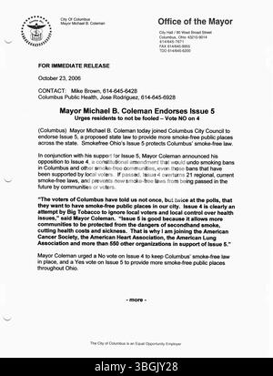 Dieser Satz von 2006 Pressemitteilungen aus dem Büro von Bürgermeister Michael Coleman beschreibt wichtige Ankündigungen und Aktualisierungen während seiner Amtszeit. Als erster afroamerikanischer Bürgermeister von Columbus, Ohio, führte Coleman die Stadt von 2000 bis 2016 und erreichte damit die Auszeichnung, der am längsten dienende Bürgermeister in der Geschichte der Stadt zu sein. Stockfoto