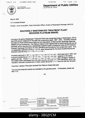 Die Pressemitteilungen des Büros von Bürgermeister Michael Coleman aus dem Jahr 2002 enthalten aktuelle Informationen zu den Initiativen, der politischen Führung und den Erfolgen der Stadt während seiner Amtszeit. Er war von 2000 bis 2016 Bürgermeister von Columbus und war der erste Afroamerikaner, der das Amt innehatte. Stockfoto