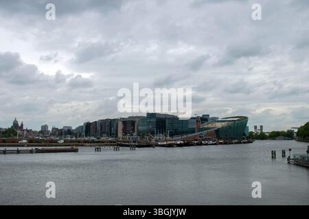 Blick Auf Die Brücke Kattenburgerbrug In Amsterdam, Niederlande 5-6-2025 Stockfoto