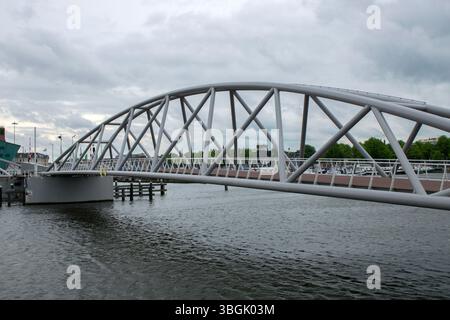 Die Mr JJ Van der Veldebrug Bridge in Amsterdam Niederlande 5-6-2025 Stockfoto