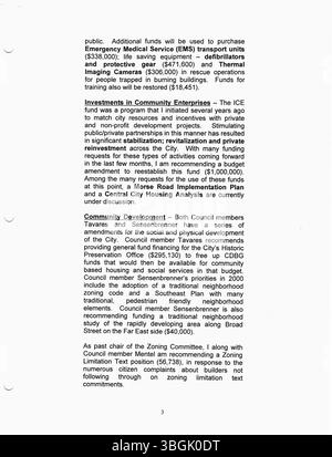 Pressemitteilungen des Büros von Bürgermeister Michael Coleman im Jahr 2000 zeigen wichtige städtische Entwicklungen. Coleman war von 2000 bis 2016 Bürgermeister und war der erste Afroamerikaner, der das Amt innehatte. Er war zuvor Mitglied des Stadtrates von Columbus und war für seine lange Amtszeit als Bürgermeister bekannt. Stockfoto