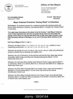 Seite 51 der Pressemitteilungen von Bürgermeister Michael Coleman 2003 enthält Mitteilungen über die Stadtpolitik von Columbus, den öffentlichen Dienst und die Stadtentwicklungsinitiativen. Als erster afroamerikanischer Bürgermeister von Columbus spielte Coleman eine zentrale Rolle bei der Gestaltung der Zukunft der Stadt. Stockfoto